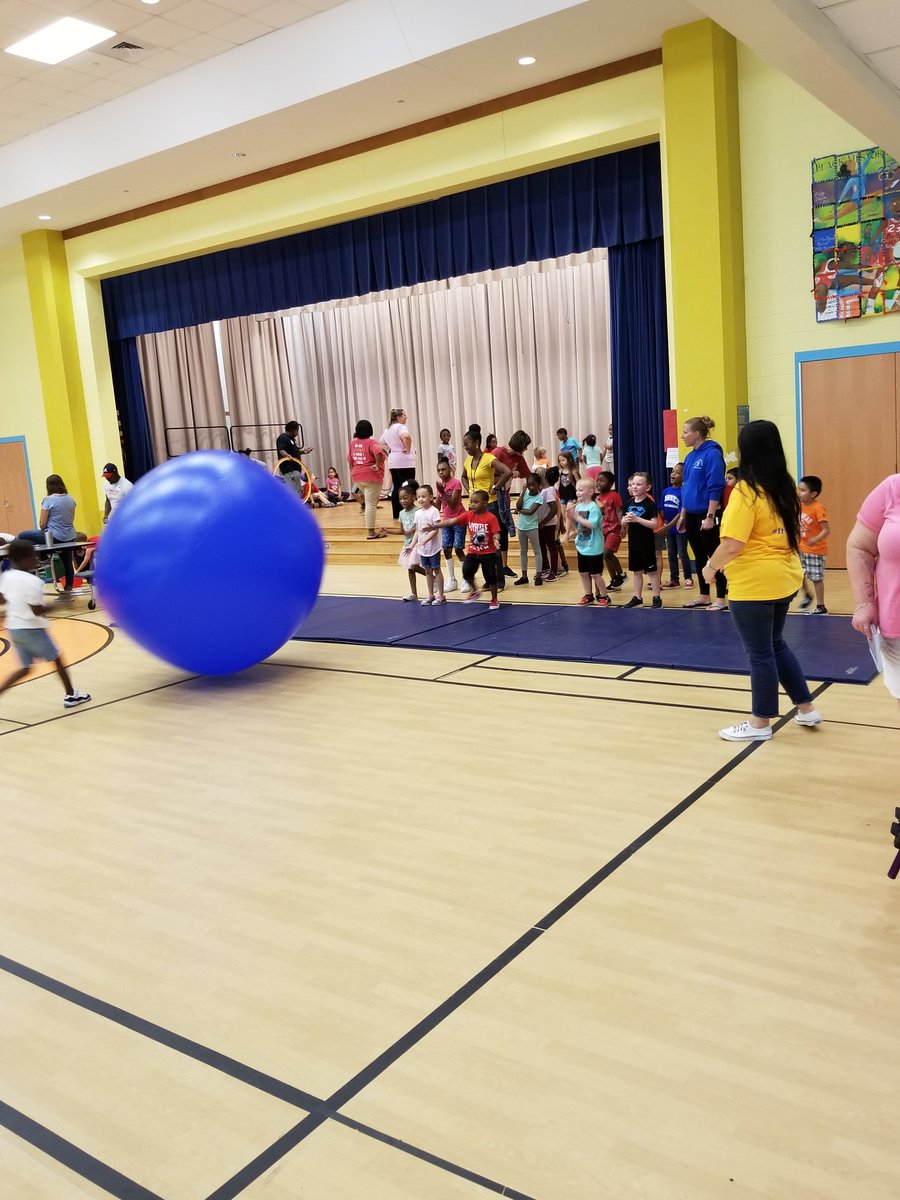 AversboroESOwls's tweet image. Whoooo said indoor Field Day can be a hoot?? #whatsmywhy #fielddayfun @WCPSS @AversboroElem @MsWooden_ @crobinson0893