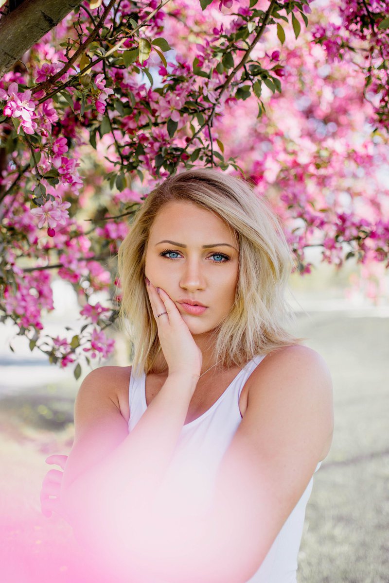 pastabitxh's tweet photo. attention twitter 

giving away another photoshoot! just retweet and follow for a chance to win a portrait session shot by yours truly. winner announced June 10th✨ https://t.co/9vmrAvWFct
