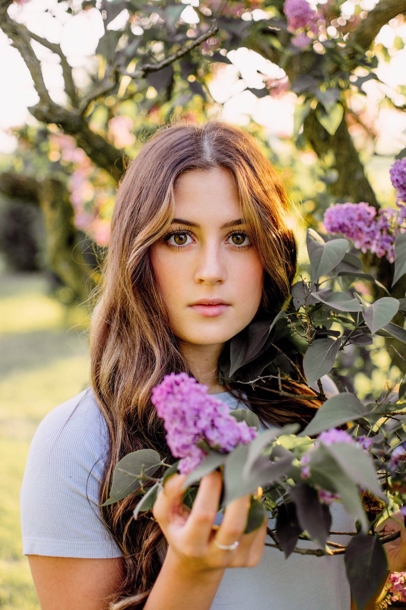 pastabitxh's tweet photo. attention twitter 

giving away another photoshoot! just retweet and follow for a chance to win a portrait session shot by yours truly. winner announced June 10th✨ https://t.co/9vmrAvWFct