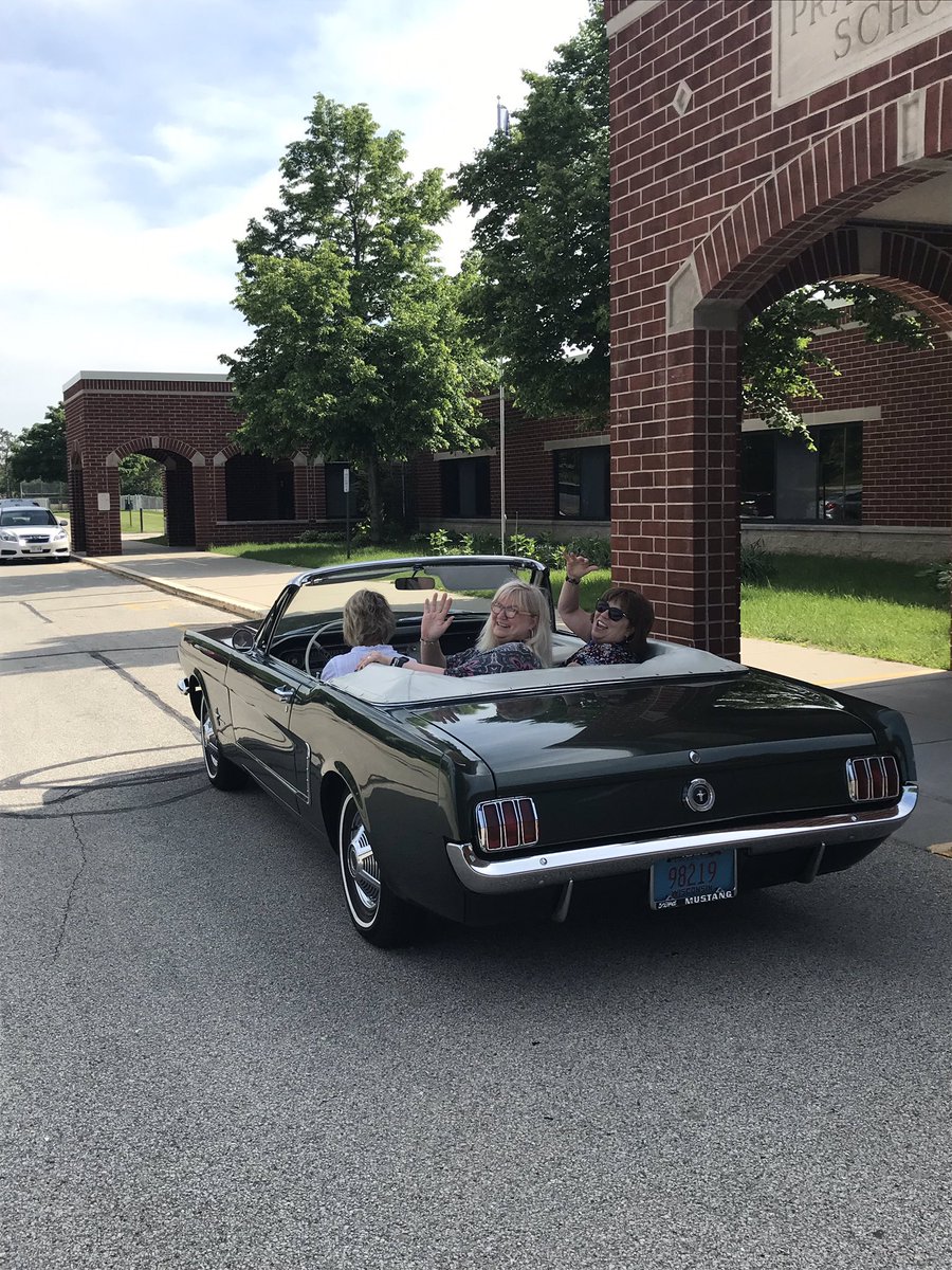 ChaselmChase's tweet photo. Thank you, Prairie View, for the memories that we will cherish! #pvesstrong #retirement @PrViewSchool https://t.co/hFJo8UsnC3