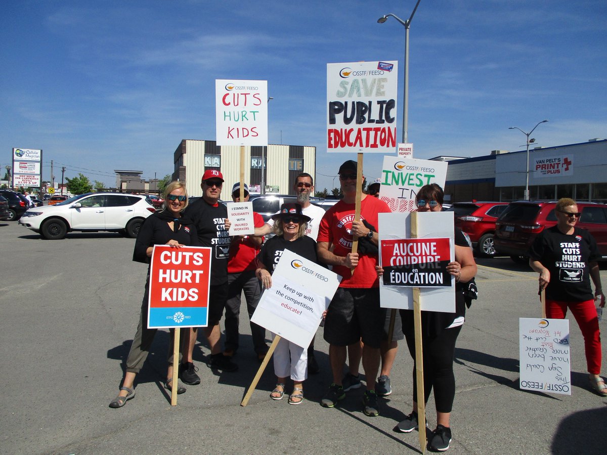 occupywsib's tweet photo. RT #DayofAction to #ResistFord Cuts at the entrance to the constituency office of #OntarioPC MPP @JeffYurekMPP in #StThomas, #Ontario on Friday, June 7th 2019. #oneyearofcuts #DougFord #ldnont #OnPoli #PowerofMany #Injuredworkers #WSIB #workerscomp https://t.co/IrIB4EnLDf
