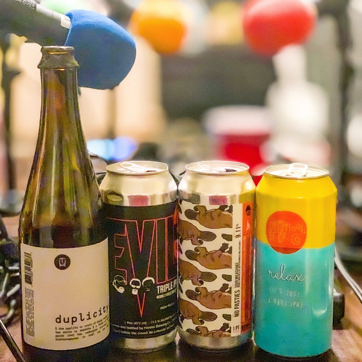 BeerBrosBS's tweet photo. Have you listened to Episode 118 yet? You can find a link in our bio. We got to drink some great beer by @TheTankBrewing @HereticBrew @offshootbeerco &amp; a collab between our friends over at @trippinganimals &amp; @lincolnsbeardbc!
#beerbrosbs #bbbsokys #craftbeer #podcast #beercast https://t.co/lEYQWZtOqA