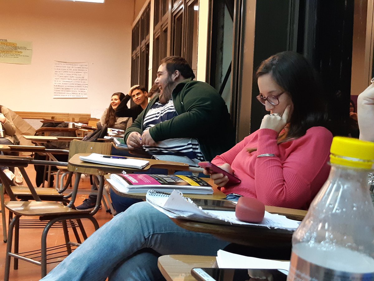 gabitallarico's tweet photo. #TeoCom #Periodistas analizando el ser periodista ¿es misión o carrera?
😫 Dejaron de ponerse en el lugar del otro.
😱 Hoy importa más ser atractivo que verosímil..
✔ No acepto la pauta...
✔ Alguien tiene que visualizarlo https://t.co/niuEwUppNa