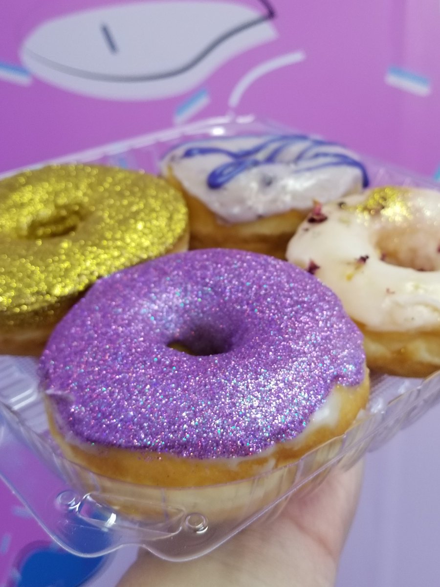 HorsingAroundLA's tweet photo. 🍩It's #NationalDoughnutDay ❤️🍩 What's your fave spot for delicious doughnut delights? 💕 These delicious doughnuts are from @Donas8636 in Downey, CA. Yum! 😋💕🍩🐶🍩💕
#DonutDay #Doughnuts #foodie https://t.co/IkUAmf2MdL