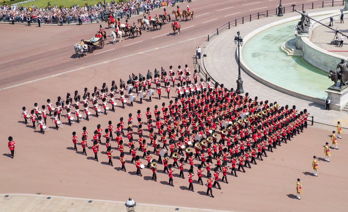 At the end of #TheQueen’s Birthday Parade today we will march to #BuckinghamPalace for the traditional balcony appearance of the #RoyalFamily. 🇬🇧 #TroopingTheColour 🇬🇧#HeritageisGREAT