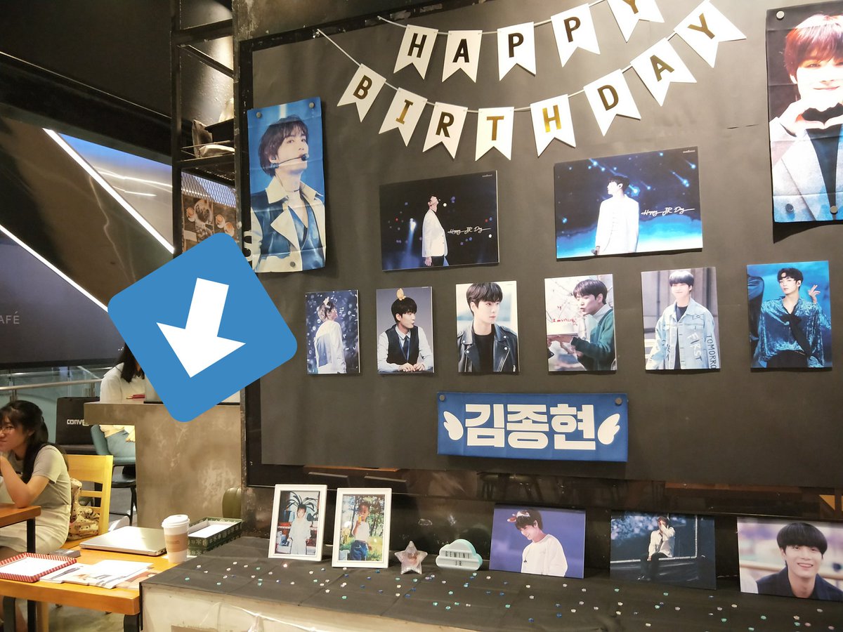 cindy120198's tweet photo. I'm over here @CoffeeSmithOG #nuestcafe 

The wall is so pretty 😍@GEMINIJR608 thank you for organising this https://t.co/65aaXB9H9K