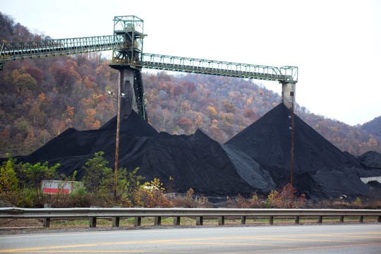 ClimateReality's tweet photo. Did you know coal is now more expensive in many places than solar and wind energy? 
https://t.co/f2DJVMgOg0 https://t.co/TPsNRhZ8pO