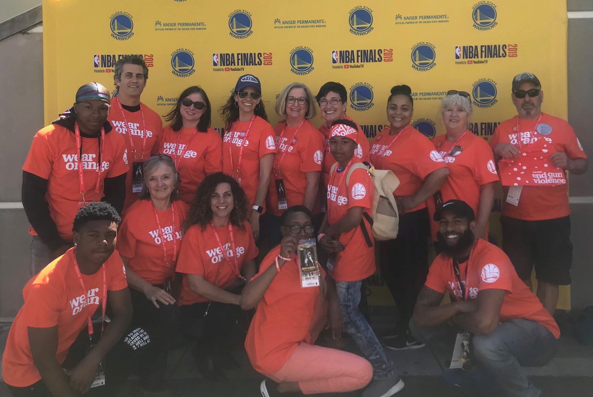 ErinDMomOf3's tweet photo. Not the outcome we wanted tonight but always thankful for the @warriors for standing up to end gun violence. #WearOrange #WarriorsGround @MomsDemand @Everytown #OracleZone https://t.co/RLePmVRHaC