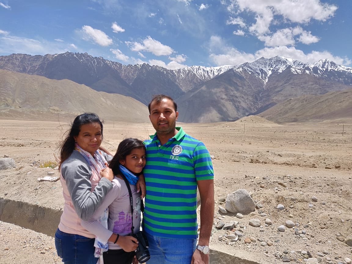 TheIndianRTC's tweet photo. Family that travels together stays together! π
Say hi to Subendu, Arpita and our little Pramiti who drove all the way from Pune to the Land of High Passes!
#LehChalo #RTCIndia #Roadtrip #Leh https://t.co/odDIs6SsdR