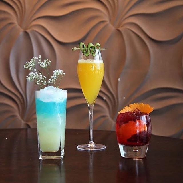 OSHATHAI's tweet image. Start your weekend off right at @oshathai 🥃🍸🥂#embarcaderocenter #oshathai #sanfrancisco . . .

#thaifood #mixology#mixologist#barchef#bartenderlife #rum#cocktail#cocktails #cocktailtime#cocktailporn#instacocktail#cocktailgram#bayareabuzz#bayareaeats#infatuation#infatuationsf