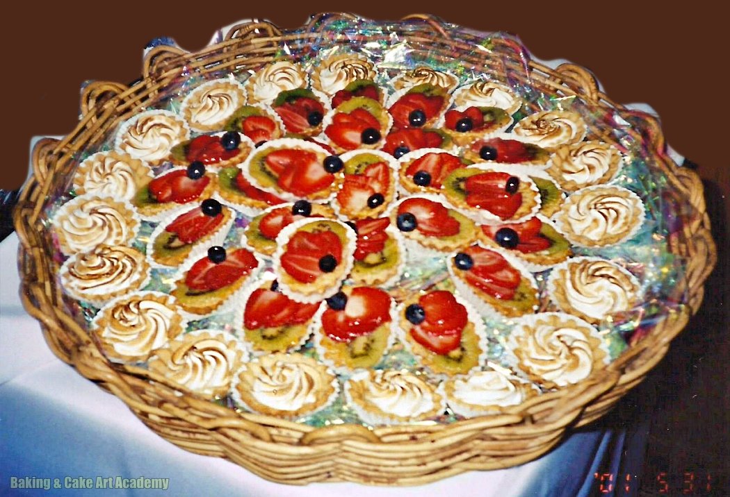 bakingcakeart's tweet photo. Chef Susan's #Lemon #Meringue and Fresh Fruit #Tartlets made by her Baking #Students.
#BakingandCakeArt #BakingandCakeArtAcademy #ChefSusan #ChefSusanHoltz #LemonMeringue #FreshFruit #BakingStudents #BakingClassesLosAngeles #Baking #Bake #Cake #CakeDecorating #CakeDecoration https://t.co/nDjGexI2am