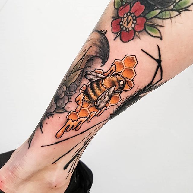 bee honey neo traditional new traditional tattoo design  Traditional  tattoo design Traditional tattoo Tattoo drawings