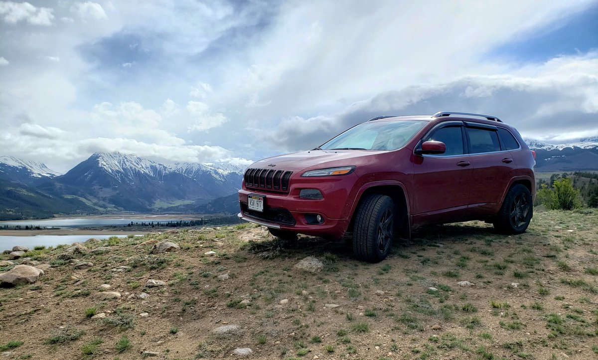 ROSTedFlakes's tweet photo. Took the @Jeep on a week long Colorado adventure. Rocky trails, creek crossings, sand, mud, and snow. Struggled to find a challenge the Cherokee couldn't meet. https://t.co/RXQ6lit16O