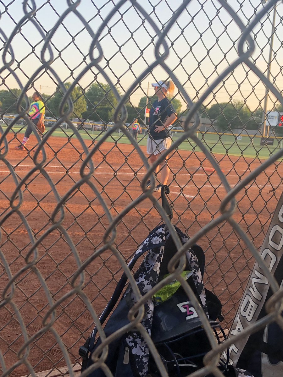 recre8or's tweet photo. Coach Clements @daddyclem1 @HawaiianHitfest #select10U https://t.co/fzCRa8JpH8