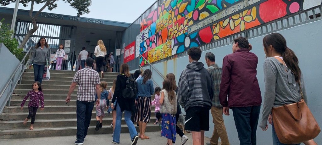 HermosaSchools's tweet image. Congrats to View School in #HermosaBeach for being named to the Honor Roll by the Education Results Partnership. hbcsd.org/District/News/…