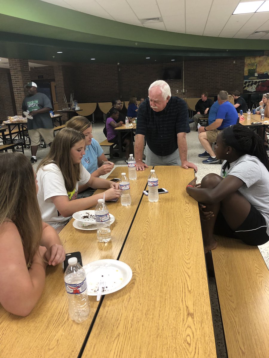 Lady Vikings End of the Year Dinner! Thank you to the wonderful parents/booster club members for tonight and for all of your hard work this season! You are very much appreciated! 🥎💚