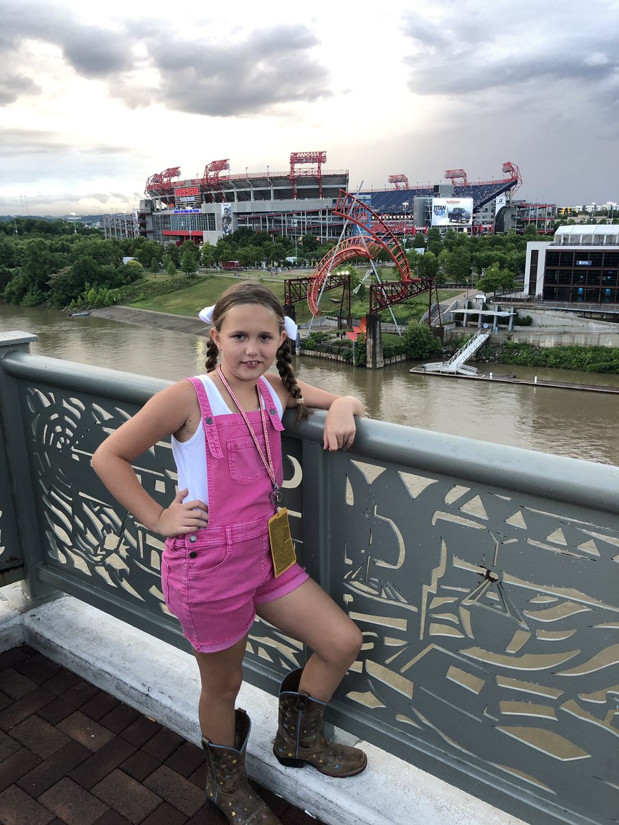 kmpatak's tweet photo. First CMA Fest but hopefully not her last #CMAFest #CMAFEST2019 #countrygirl https://t.co/HSfkuNKig7