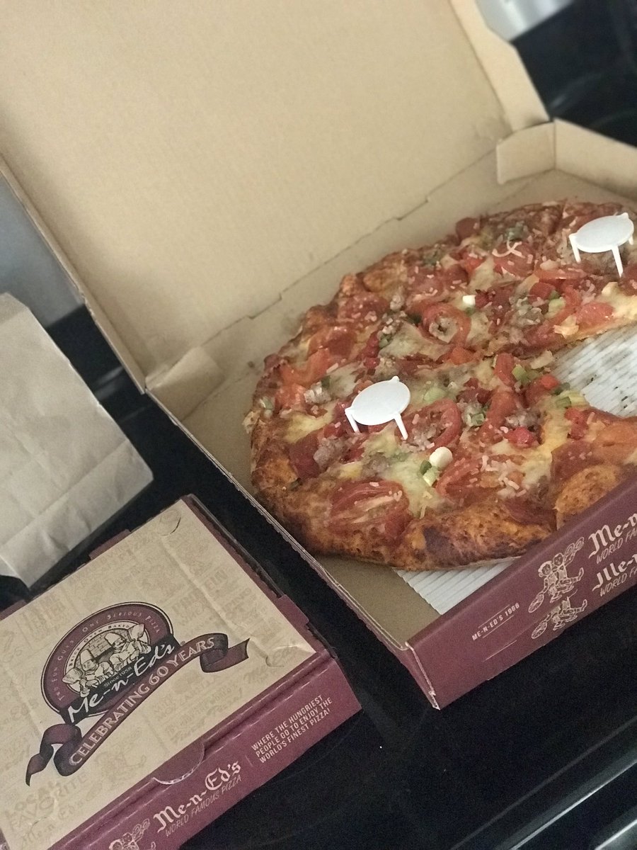 ABugarin_559's tweet photo. @Giannis_An34 best pizza in Fresno. https://t.co/aiLWydslgo