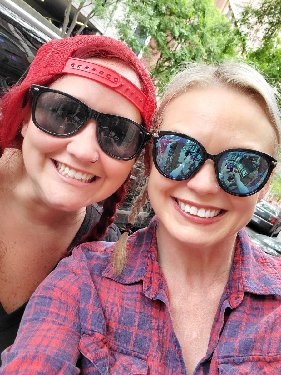 dleah13's tweet photo. #CMAFest2019 https://t.co/hFCPnVLwLz