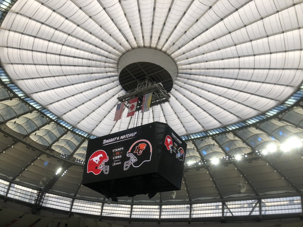 Chilli_Chilton's tweet photo. Roof closed here at @bcplace as our @BCLions look to #BeatTheStamps to close the @CFL preseason! #BCLions #CFLGameDay https://t.co/vLmW2Ibx50