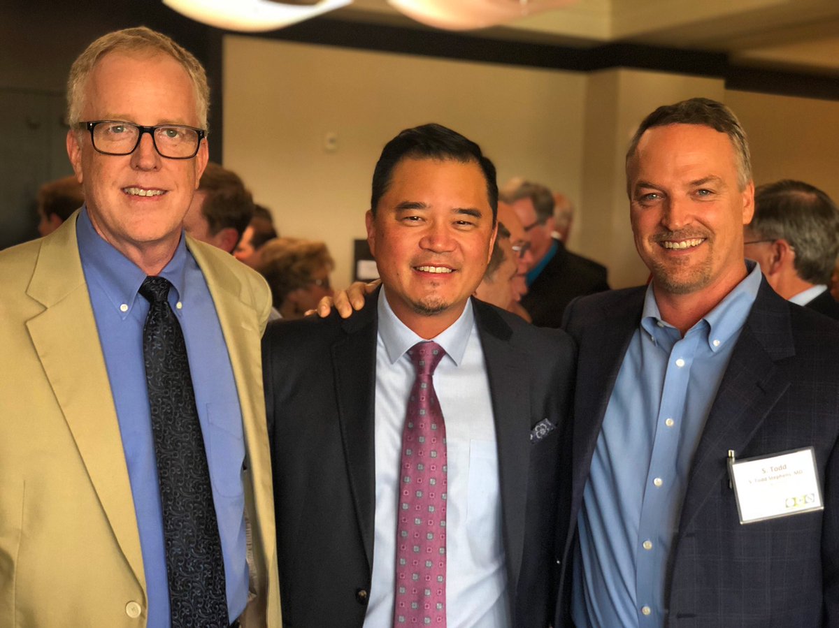 familydocwonk's tweet photo. Honored to meet Drs. Marc and Todd Stephens, nephews of Dr. G. Gayle Stephens, founding father of #FamilyMedicine and #FMRevolution OG at #kafpAM. ✊🏽

#SDoH #SocialJustice #MakeHealthPrimary #GoingOldSchool https://t.co/FQHr8zfb0g