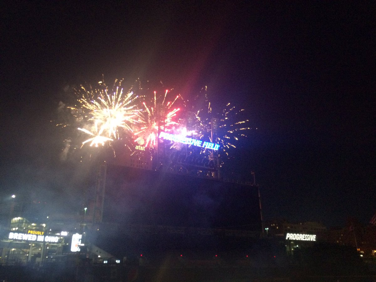 A beautiful fireworks show capped off an @Indians win!! It’s a great night in Cleveland!! ⚾️❤️💙