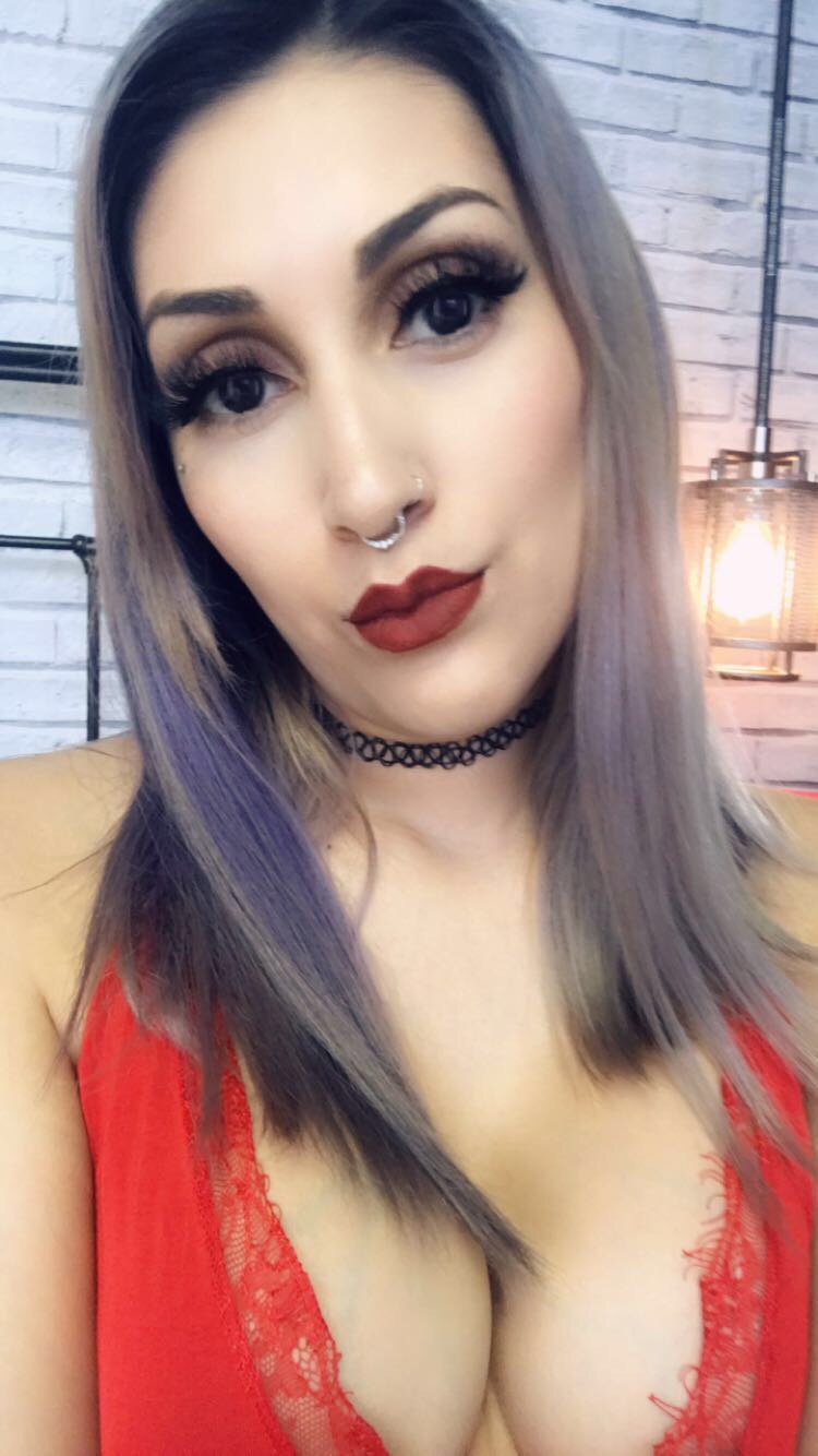 AlissNova on X: Lady In Red #girlsfromstudio20 #sexyinred #naughty  t.corujFjMElE1  X