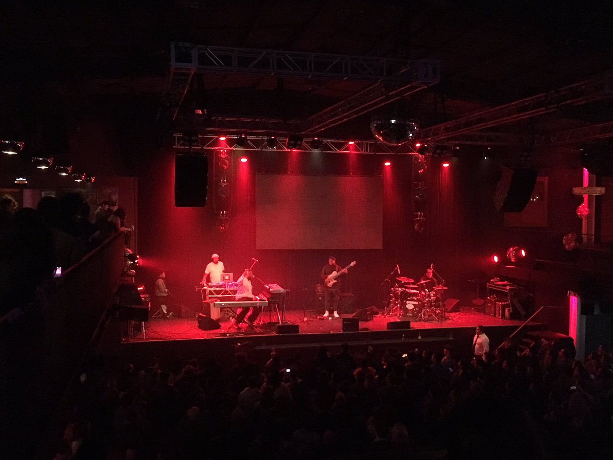 papelesdejazz's tweet photo. ROBERT GLASPER en Chile! Fusión electro jazz, excelente sonido con un @elclubchocolate repleto! @robertglasper @stgofusion https://t.co/Rw3CCFATXk