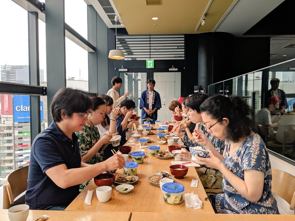 山口祐加 新刊 ちょっとのコツでけっこう幸せになる自炊生活 ワークショップの途中 に小豆島のヤマロク醤油の山本さんが登場して醤油トークが始まるというスペシャルな会になりました まだ11時 朝活って素晴らしい 発酵ツーリズム