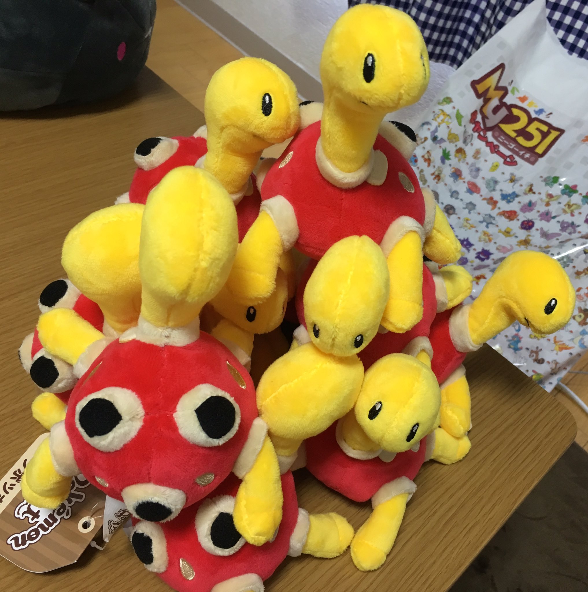 ツボシー ツボツボピラミッド My251が始まってから3週間経ち ツボツボも増えたので ツボツボピラミッドを作りました ピラミッドに要したツボツボ数25匹 所持数27匹 5段目も欲しいところです あと青いツボツボと100km達成した My251 ポケモンgo