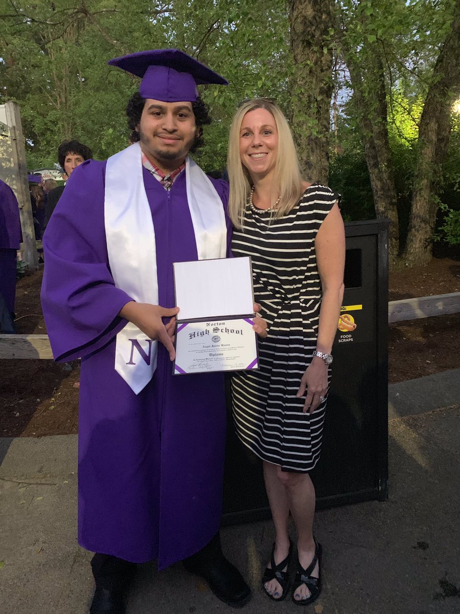 ZajacSLP's tweet photo. Congrats @NortonSchools Class of 2019! Follow your passion & see your dreams to life! The world is waiting!
๐ฉโ๐ ๐ ๐จโ๐ #DontStopDontQuit #NHS19 #NHSETP https://t.co/6I74zV8u5D