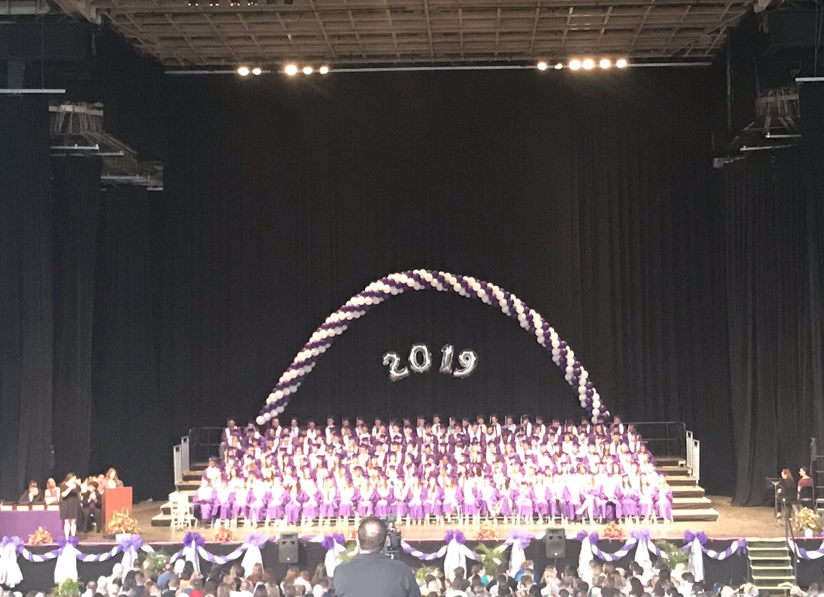 ZajacSLP's tweet photo. Congrats @NortonSchools Class of 2019! Follow your passion & see your dreams to life! The world is waiting!
๐ฉโ๐ ๐ ๐จโ๐ #DontStopDontQuit #NHS19 #NHSETP https://t.co/6I74zV8u5D
