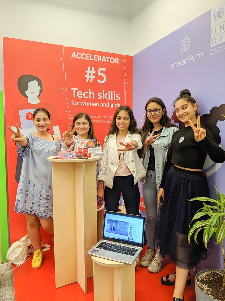 CoderDojoAM's tweet image. #coderdojogirls celebrating the launch of #Accelerator5 for girls and women and presenting our project to the public.