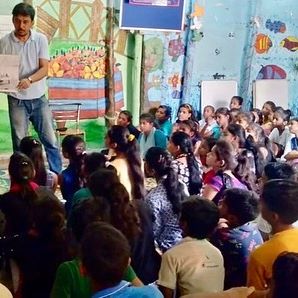 projectwhydelhi's tweet photo. #WorldEnvironmentWeek🌳🌏

Workshop on "Conservation of Water" by @hotbloodsourabh with the kids of #projectwhydelhi Madanpur Khader Centre on the importance of saving water!💧

#EnvironmentalEducation #SaturdaySaveWater #deadriver2020 https://t.co/d3vQCcStnt