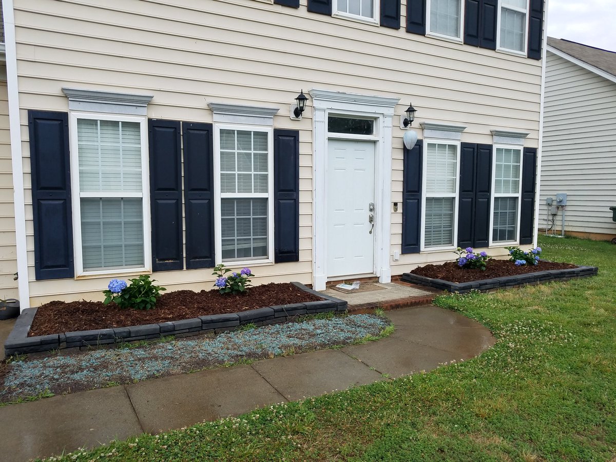 ScapesGreat's tweet image. @ScapesGreat Great Scapes back at it again..Dress up your yard give us a call follow retweet