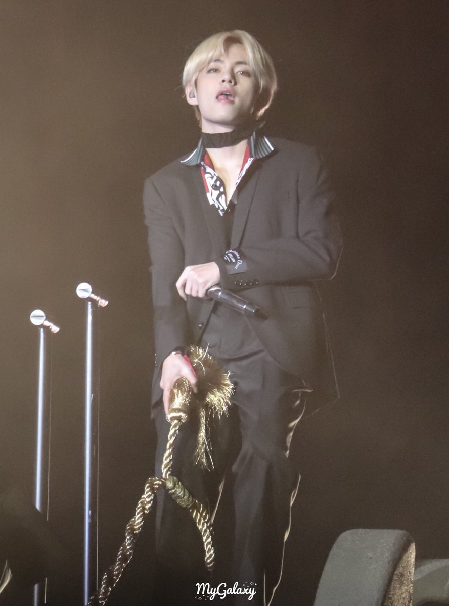 _mygalaxy_v's tweet photo. 190106 GDA🧡  #bts #v #taehyung #방탄소년단 #뷔 #태형 #태태 @BTS_twt https://t.co/J60lDRZSZr