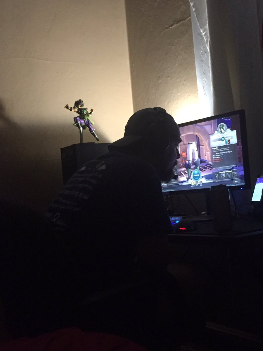 plemons_starr's tweet photo. My fiancé is almost @Twitch affiliated and he is so excited ! Follow him at dragonsbelle 😍😂 #twitch #gamer #passion #love https://t.co/Wg4ibuNrmO