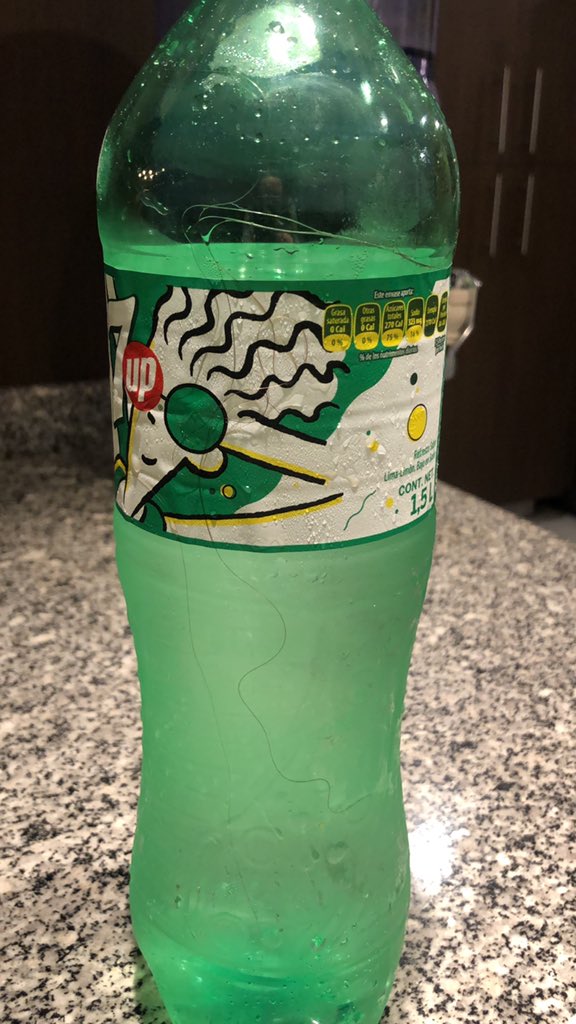 mariagomezso's tweet photo. Asi de higiénico me llegó mi refresco, además la pizza fría e incorrecta. @dominosmx cada vez esta peor su servicio. https://t.co/gz9PnSAm9R