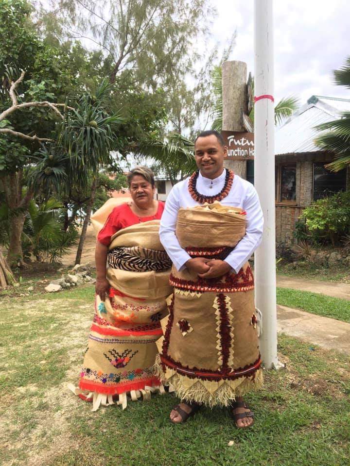 RugbyTON_'s tweet photo. Congratulations to @bvunipola on your wedding to Simmone Jo-Anne Lewer. Wish you two all the best for the future. Enjoy the PUAKA Tunu -  roast pig and the most amazing Tongan traditional wedding. @RugbySaracens @Saracens @tikitongacoffee @rugbyunited @RugbyEng @EnglandRugby https://t.co/J1Ghaz024a