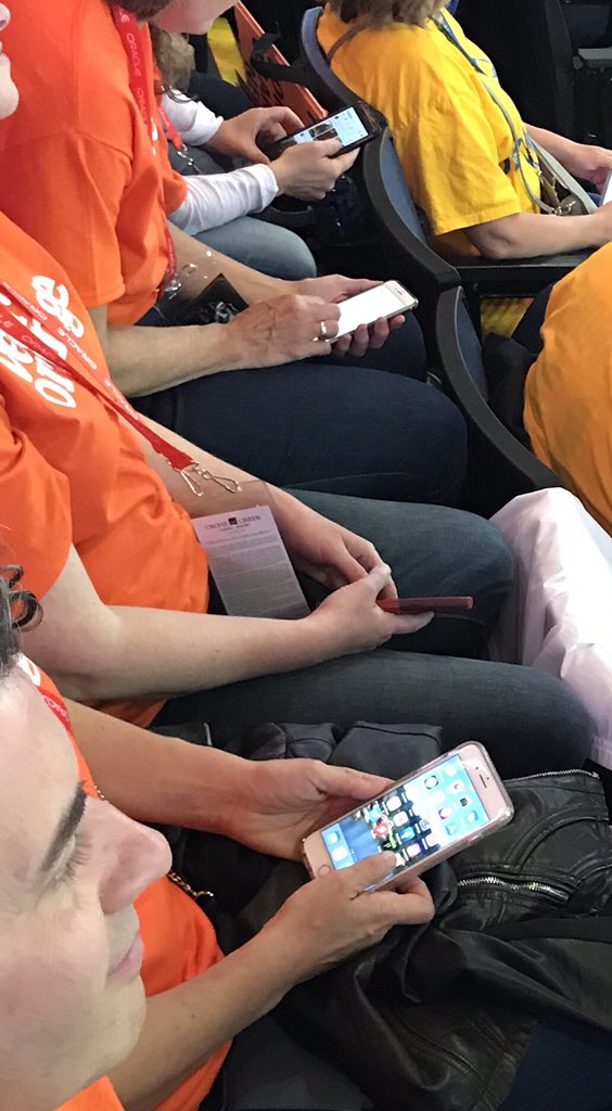 50RandomActs's tweet photo. Yup. #watchuswork even at the Warriors game! We Be tweeting... search @MomsDemand #wearorange #CALeg
@warriors @everytown @YouthALIVE510 #OracleZone #WarriorsGround
#GunViolenceAwareness https://t.co/Bd14OPS1Og