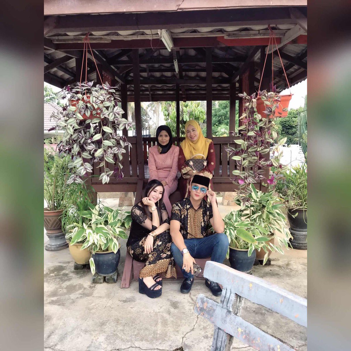 esyapinky92's tweet photo. Pic dgn KESAYANGAN esya .. ibu bb dan umi kuuuu andddddd yg ramai2 tu makcik2 bb yg sportingggg ❤️ 

#TeamRayaMelaka #FamilyBb https://t.co/4sOdmB7s9x