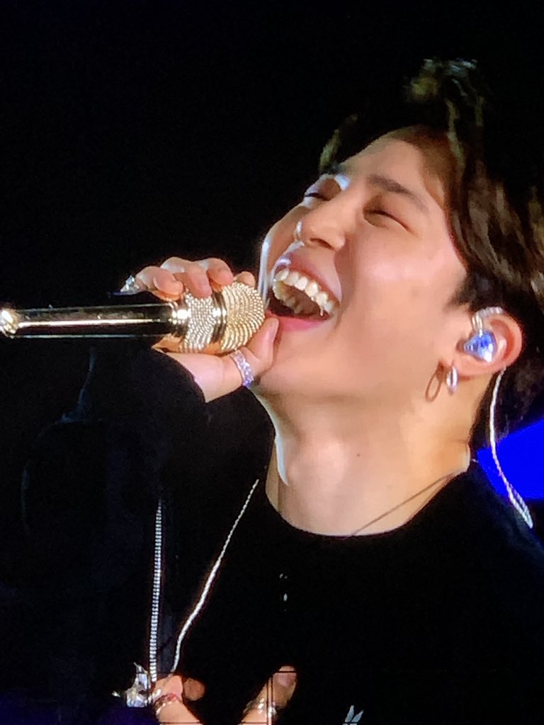 sun2ka's tweet photo. #BTSinPais
best picof the day #jimin
 @BTS_twt https://t.co/hXOSXIXJME