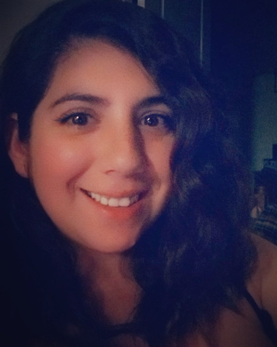 JenniferChatel2's tweet photo. Let my friend braid my hair earlier, now I have crazy curly hair😱🤣😂! #thickhairproblems #crazycurls #lol https://t.co/M4SGDtKp78
