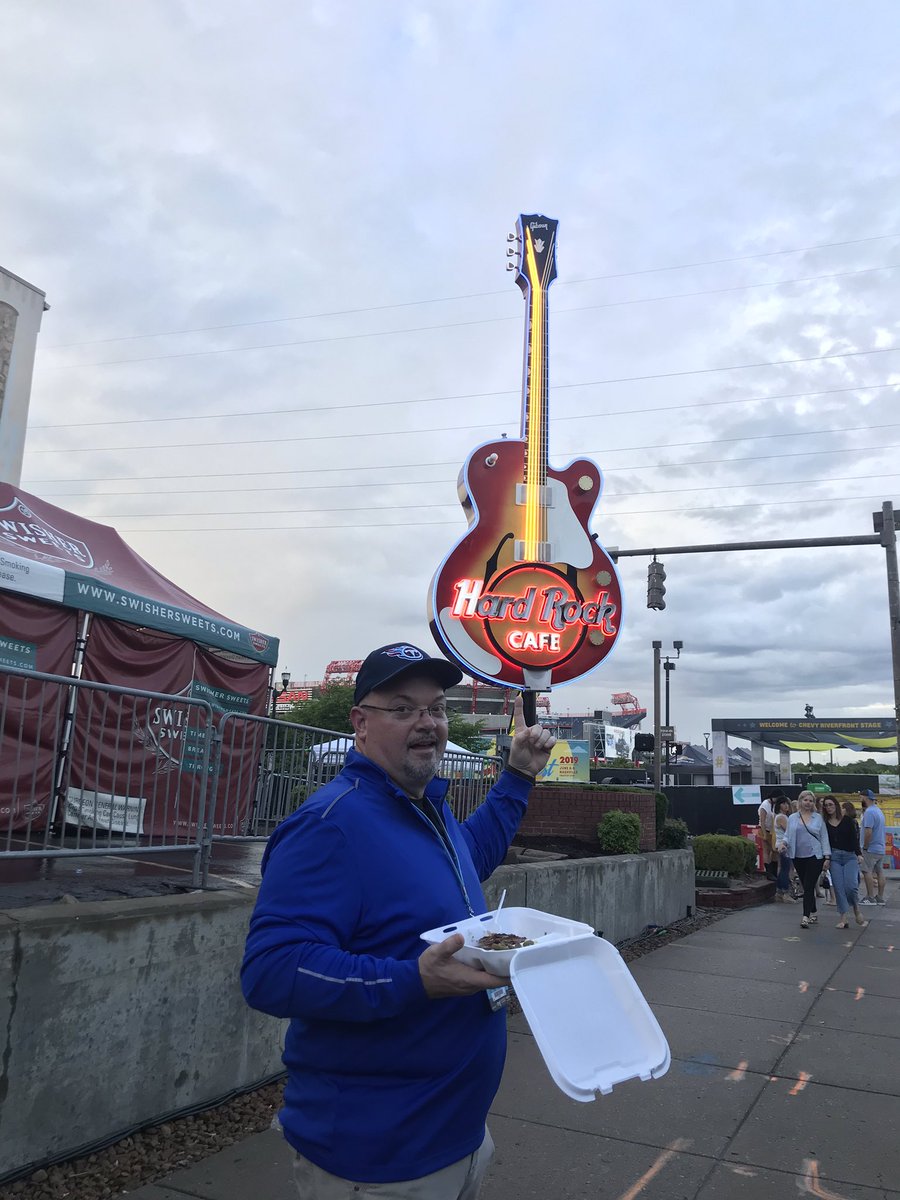 SherryDenise's tweet photo. #ItStartsWithMe. #CMAFest, #MusicMadePossible Having the BEST time at my first big Nashville event!!! https://t.co/Fbttavtnec
