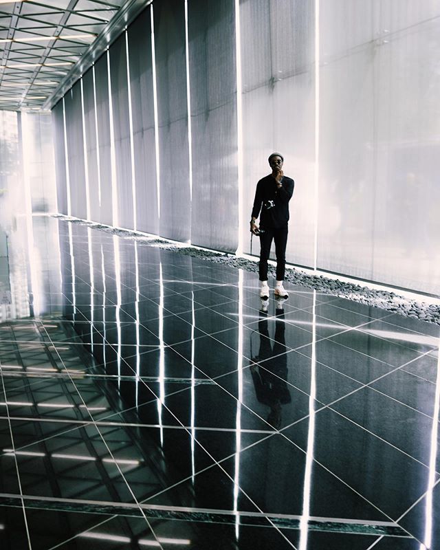 chvrlesjr's tweet image. I’m wearing all black and dreaming of a sponsorship from @leica_camera @leicacamerausa .
.
.
📸: @whiiitwhiiit #sdmfeatures #sdmtravels @streetdreamsmag #leicam #leica #leicacommunity @leicastorela #leicacraft @leicacraft #minimalpeople #thecreatorcla… bit.ly/2WykG8n