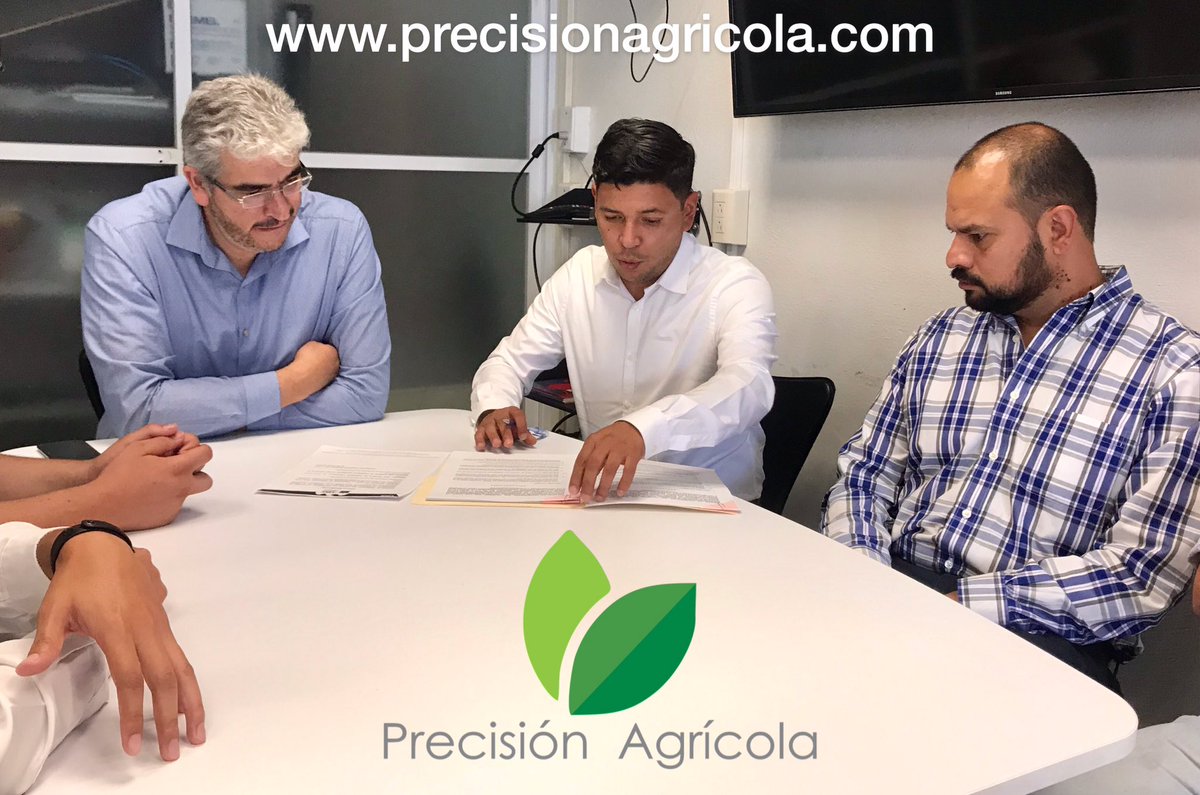 Precisionagmx's tweet photo. Firma de convenio de colaboración con el Centro de Investigación y desarrollo en Telecomunicaciones Espaciales para el desarrollo de tecnologías de agricultura de precisión #InternetOfThings #agriculturadeprecision @MicaSense https://t.co/AnLZCoFZmA
