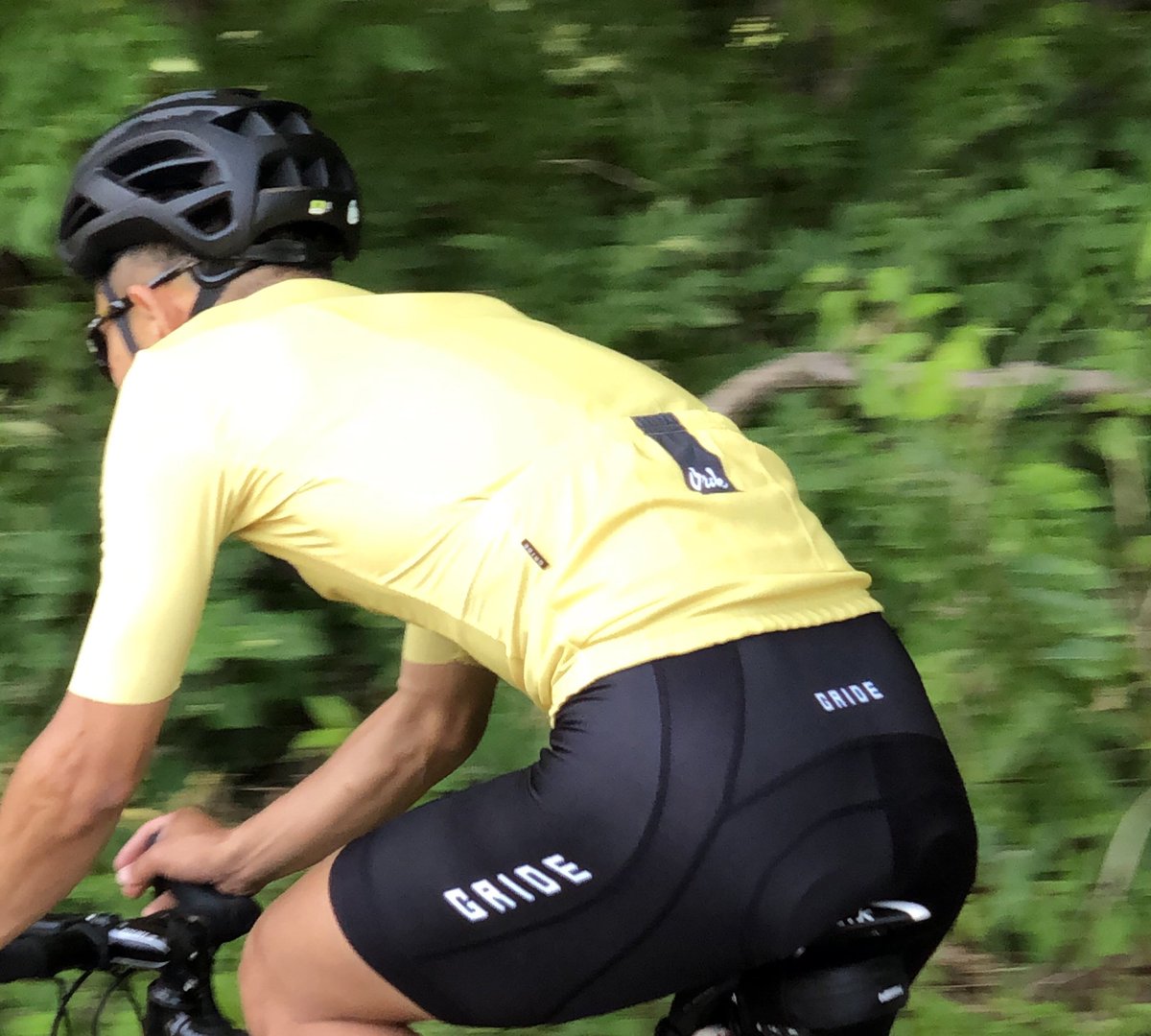 gridebikes's tweet image. 夏らしいライトイエロー。日焼けした肌にキマリます。ワントーン落としたイエローのこなれ感がとってもクール。

#newkitday #roadcycling #roadbike #roadbikelife #cyclingapparel #gride #gridebikes #cyclingkit #cycling #loveroadbikes#サイクリング #ロードバイク #サイクルジャージ