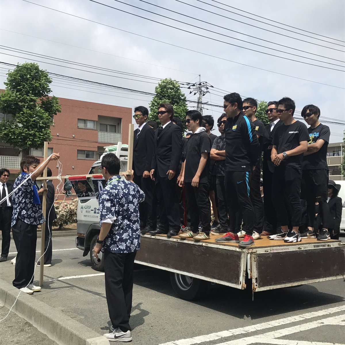 有志の保護者たちがハンターとなり本気で逃げる子供たちを追いかける 数々のミッションを突破し囚われの校長を救う というptaの 逃走中 イベントが楽しそう Togetter