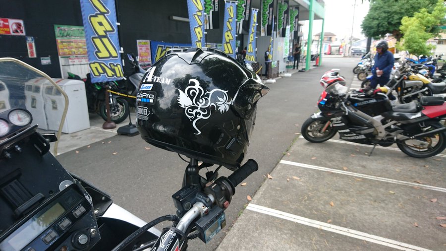 ヘルメットをステッカーでカスタム 画像10選のご紹介 カッティングシート製作 Quack Works