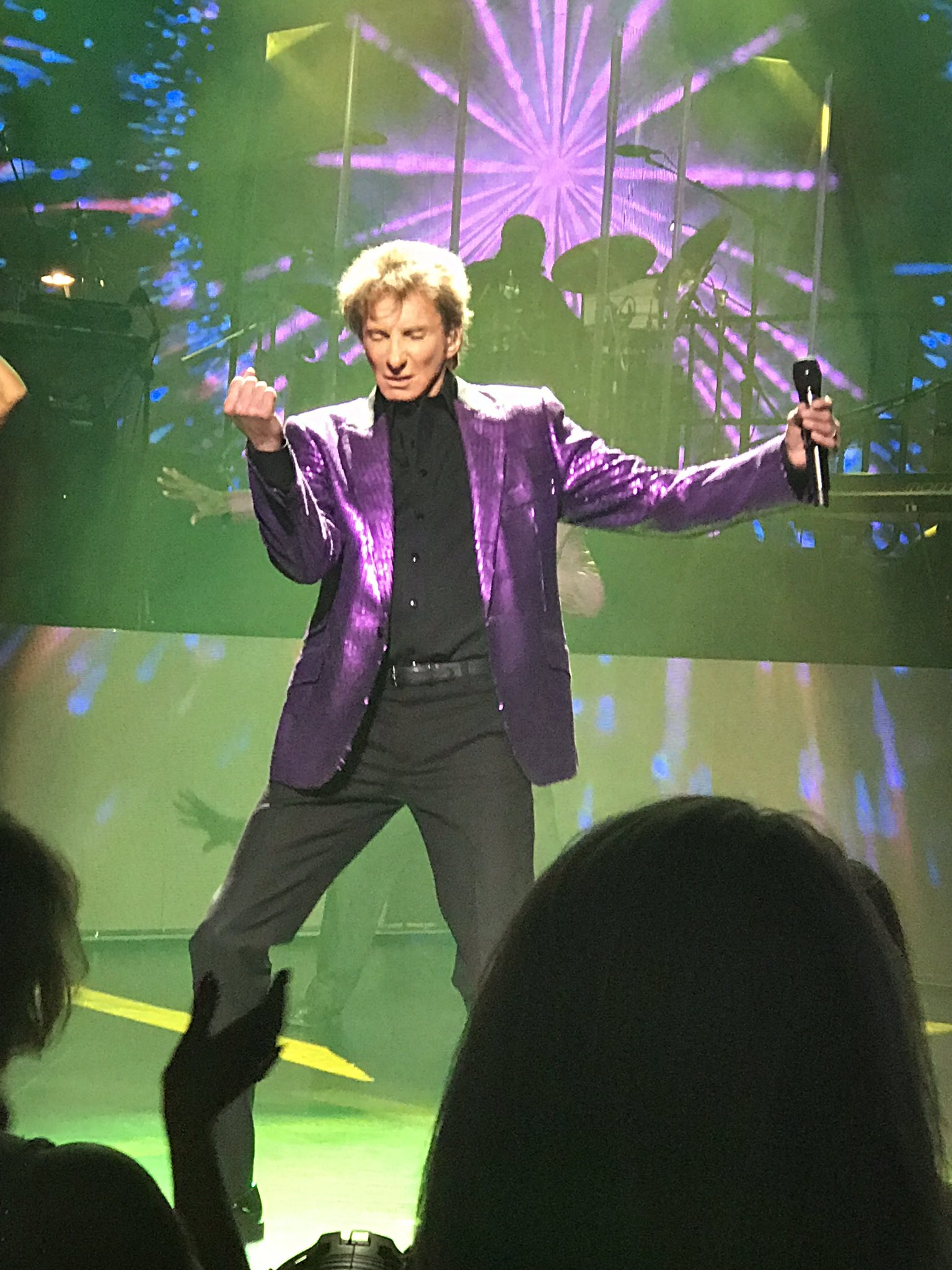  Happy Birthday to me!  Great show Barry Manilow ! 